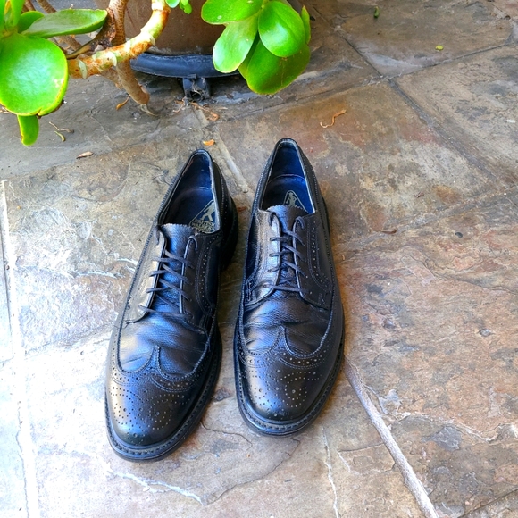 British Walkers Black Wingtips